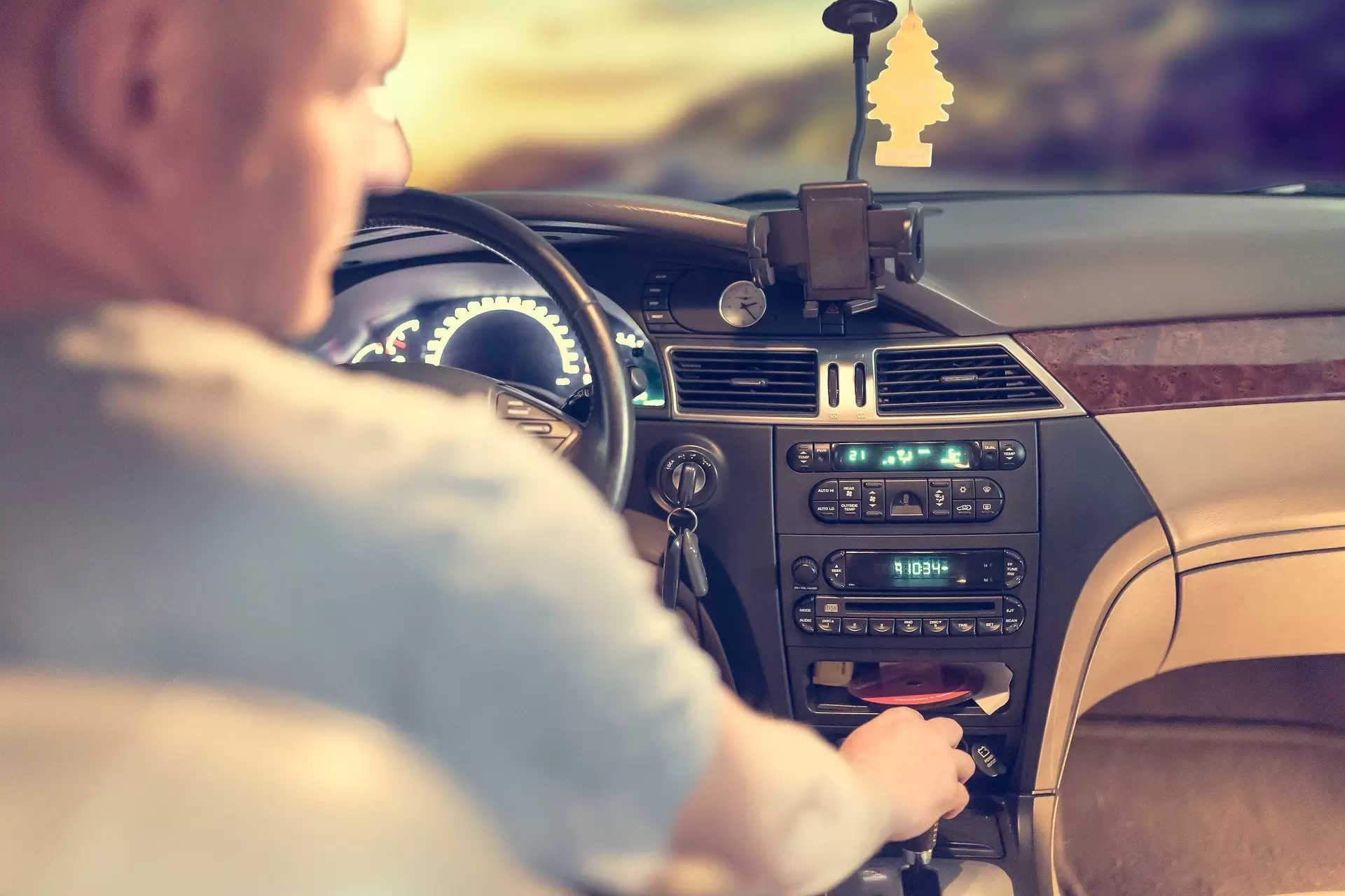 Si no quieres tener un accidente, esta es la música que jamás debes escuchar en el coche 4 Motor16 Música continua
