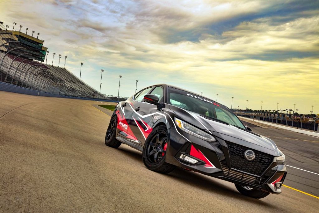 Un Nissan Navara extremo, un X-Trail todototerreno y una berlina atómica son las propuestas de Nissan en el SEMA 41 Motor16 nissan sentra sunny det sema 2023 1 Motor16