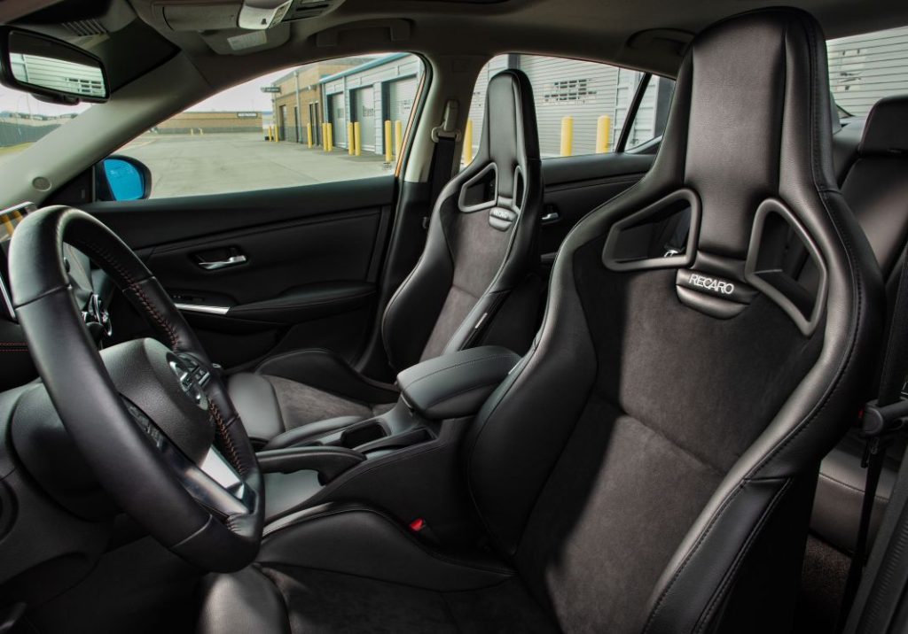 Un Nissan Navara extremo, un X-Trail todototerreno y una berlina atómica son las propuestas de Nissan en el SEMA 52 Motor16 nissan sentra sunny det sema 2023 10 Motor16