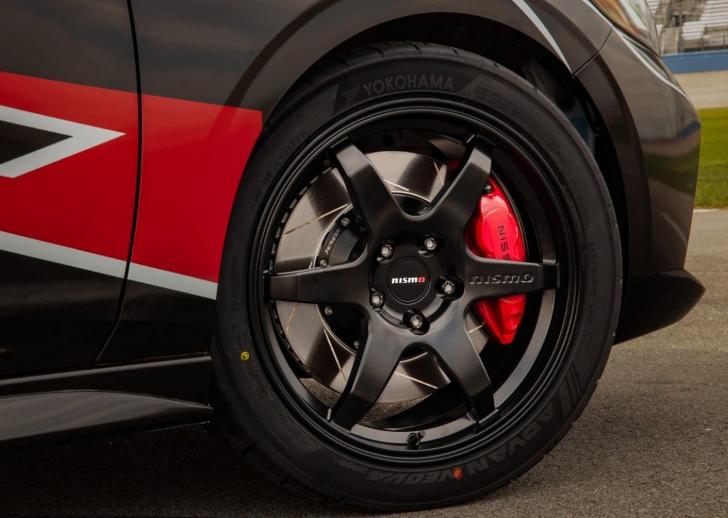 Un Nissan Navara extremo, un X-Trail todototerreno y una berlina atómica son las propuestas de Nissan en el SEMA 43 Motor16 nissan sentra sunny det sema 2023 3 Motor16