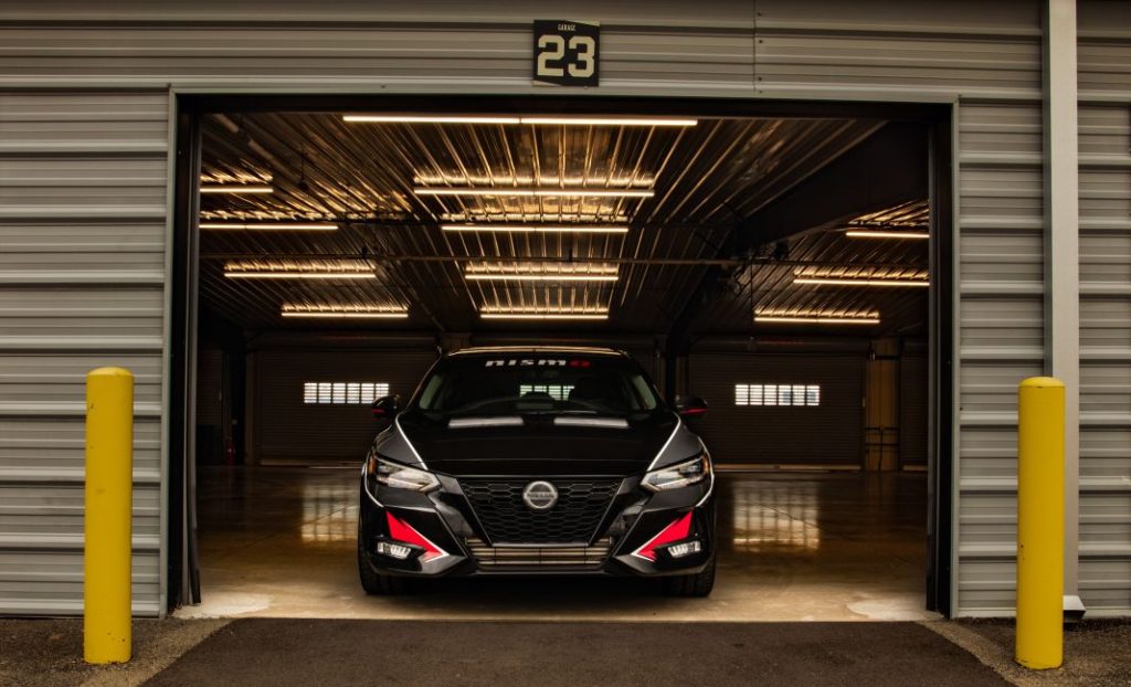 Un Nissan Navara extremo, un X-Trail todototerreno y una berlina atómica son las propuestas de Nissan en el SEMA 8 Motor16 nissan sentra sunny det sema 2023 7 Motor16