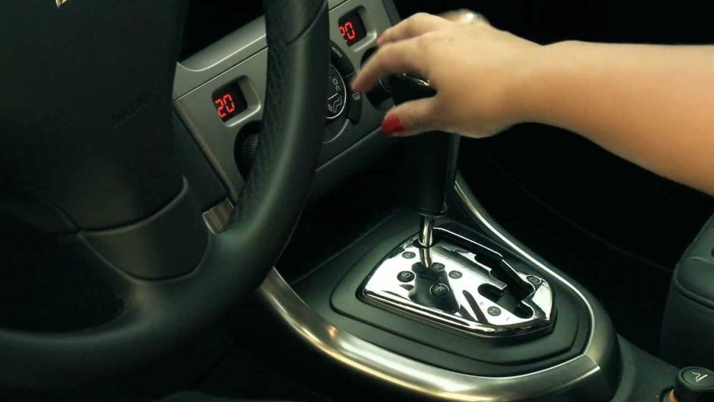 Te desvelamos los 108 números que encierra tu carnet de conducir 13 Motor16 palanca cambio automatico Motor16