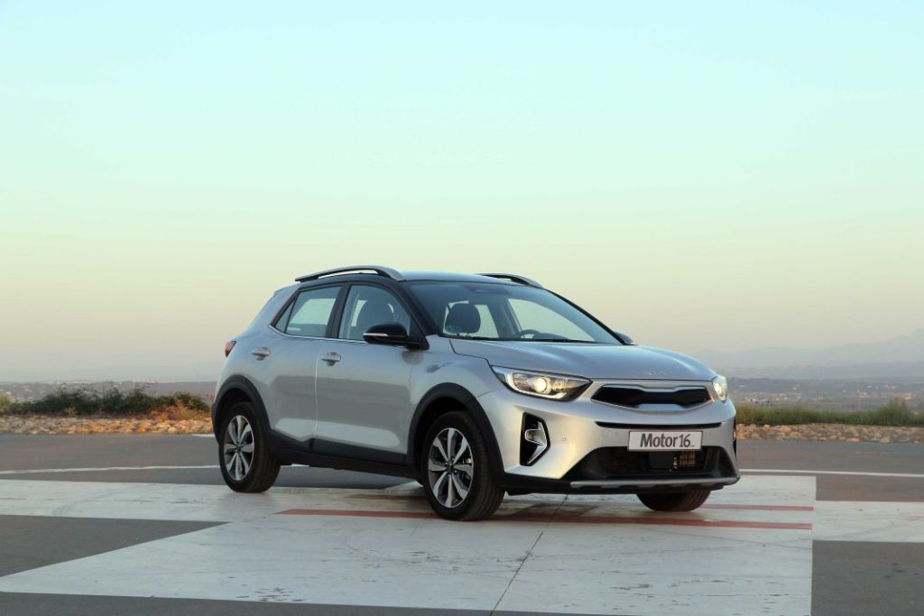 ¿Buscas coche? Los 25 modelos más vendidos en España este año 20 Motor16 prueba kia stonic drive mild hibrid motor 16 1 Motor16