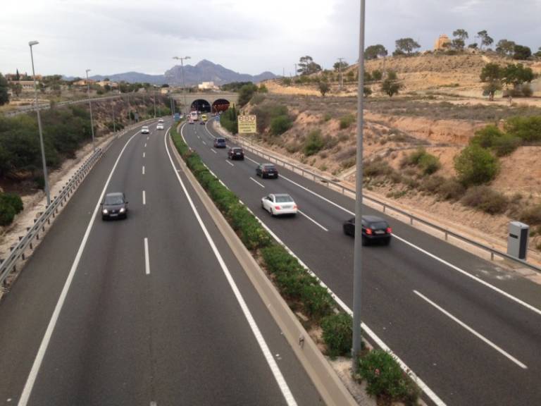 En lo que seguro no se van a parecer España e Italia: Pere Navarro te lo aclara 237 Motor16 radares Tunel de San Juan1 NoticiaAmpliada NoticiaAmpliada Motor16