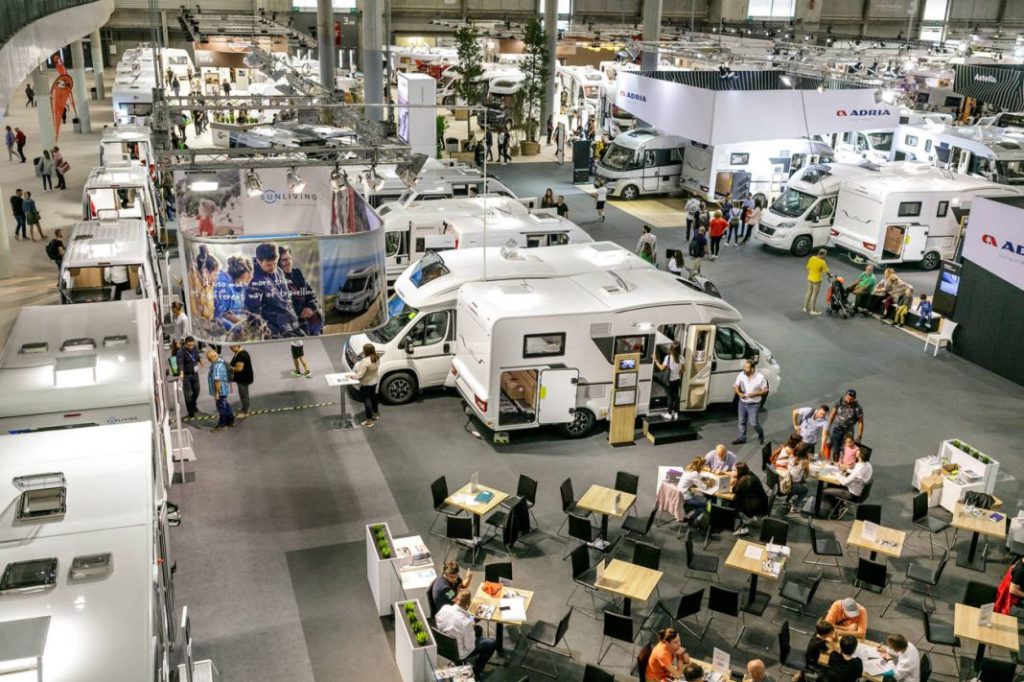salon caravaning general adria 1 Motor16