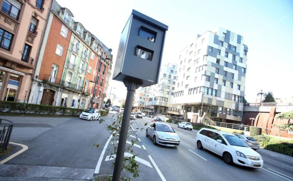 La manera de recurrir una multa de un radar de velocidad de la DGT para que te devuelvan 300 euros y 2 puntos 9 Motor16 radar