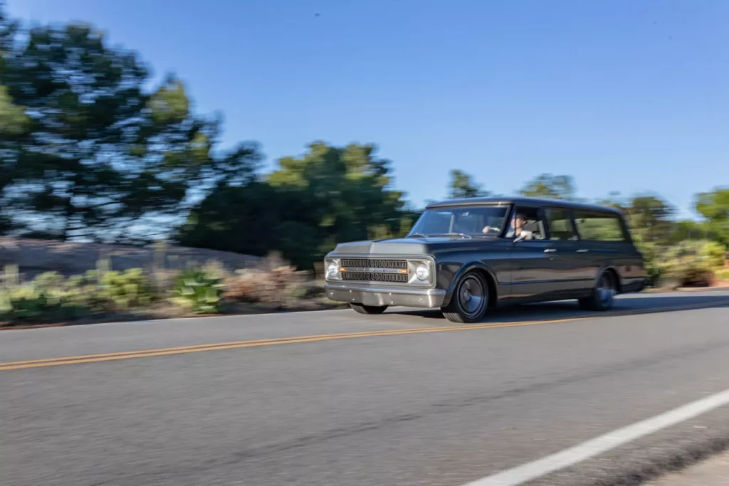 1970 Icon Chevrolet Suburban 11 Motor16