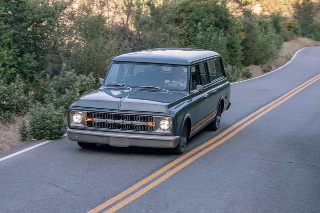 1970 Icon Chevrolet Suburban 13 Motor16