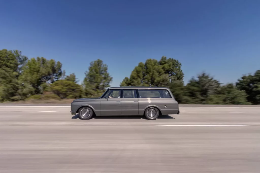 1970 Icon Chevrolet Suburban 14 Motor16
