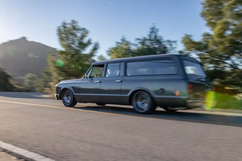 1970 Icon Chevrolet Suburban 15 Motor16