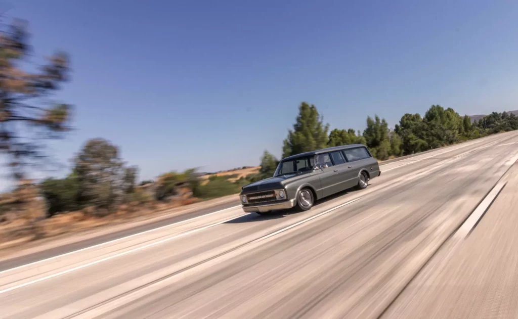 1970 Icon Chevrolet Suburban 17 Motor16