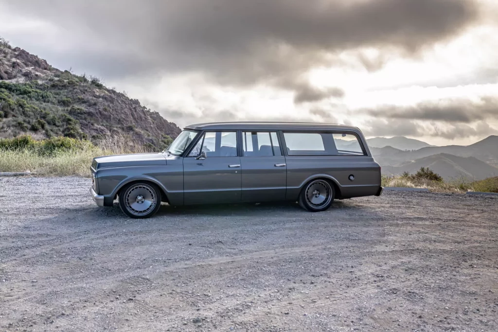 1970 Icon Chevrolet Suburban 20 Motor16