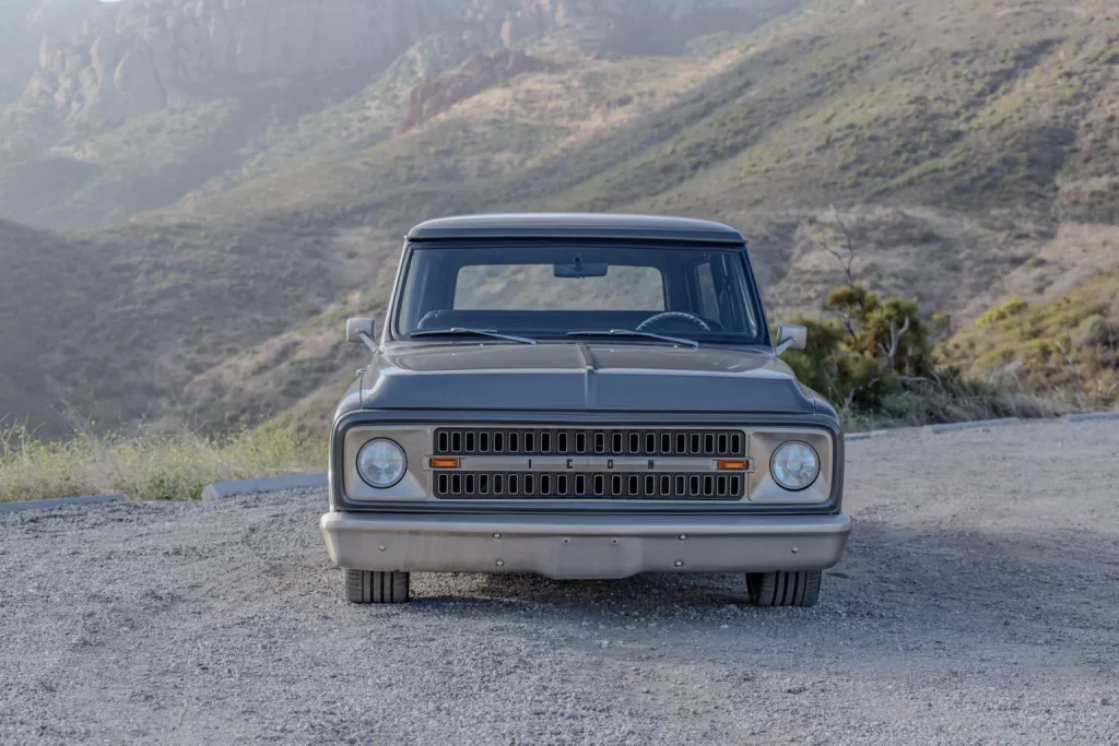 1970 Icon Chevrolet Suburban 22 Motor16