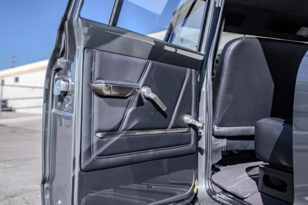 1970 Icon Chevrolet Suburban 24 Motor16