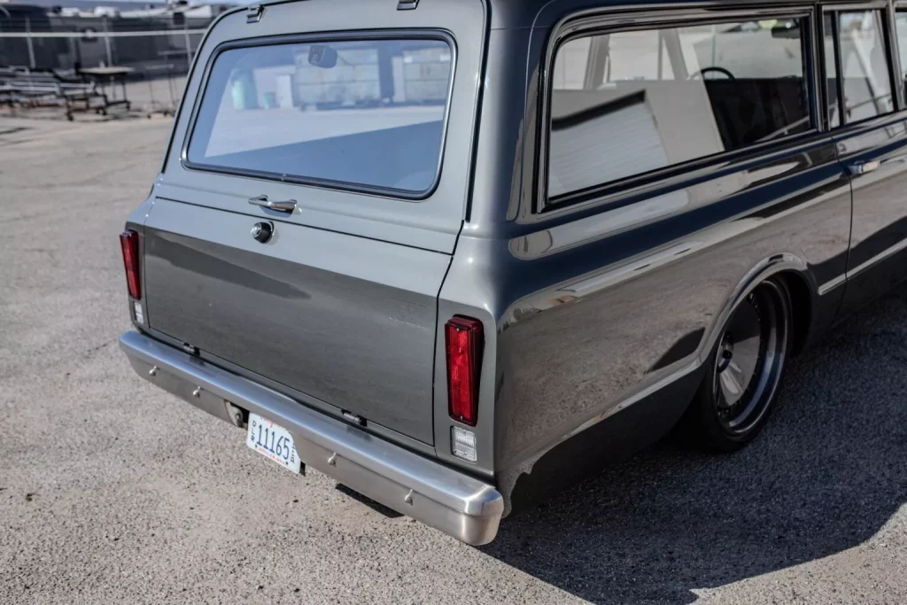 1970 Icon Chevrolet Suburban 25 Motor16