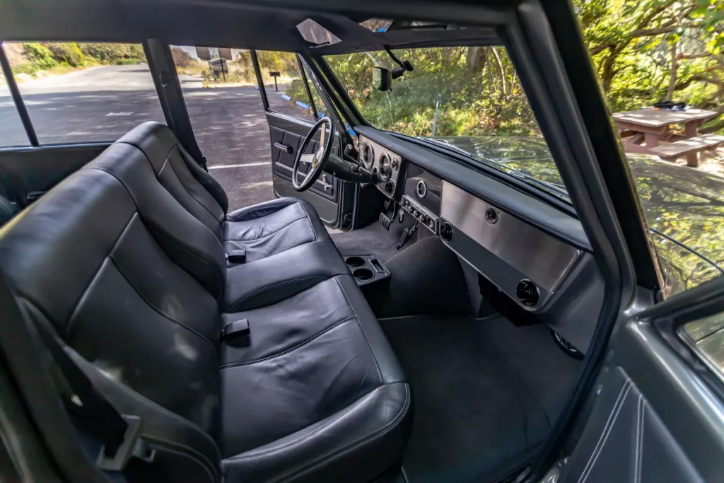 1970 Icon Chevrolet Suburban 36 Motor16
