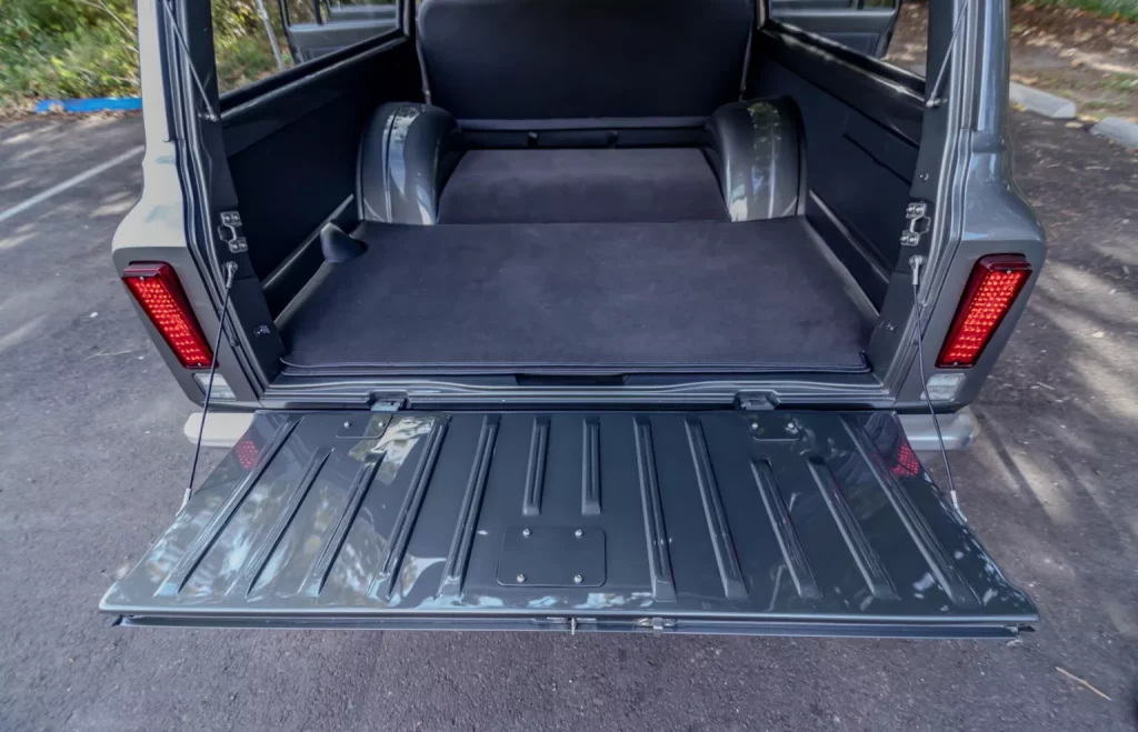 1970 Icon Chevrolet Suburban 42 Motor16