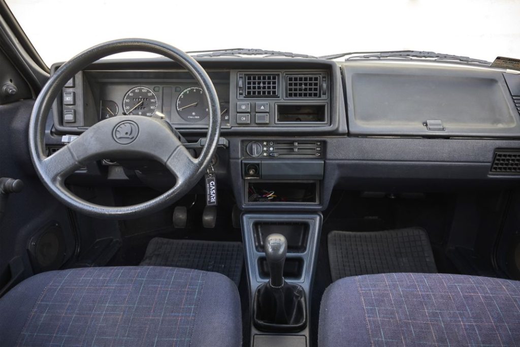 El Skoda Favorit resiste al Iberian Classic Raid. En el que hemos participado 15 Motor16 1994 Skoda Favorit de Serie 11 Motor16