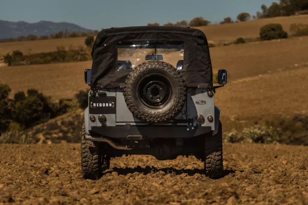 Este Land Rover Defender ha recorrido media España y ahora causa furor en EE.UU. 17 Motor16 1997 Land Rover Defender Reborn 15 Motor16