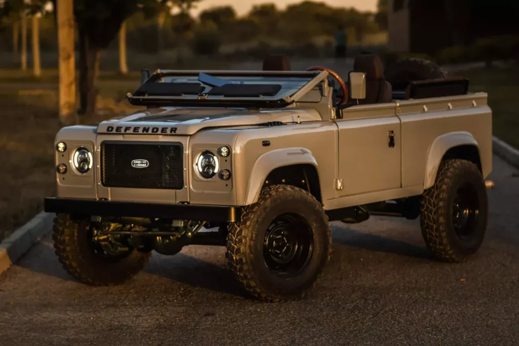 Este Land Rover Defender ha recorrido media España y ahora causa furor en EE.UU. 4 Motor16 1997 Land Rover Defender Reborn 2 Motor16