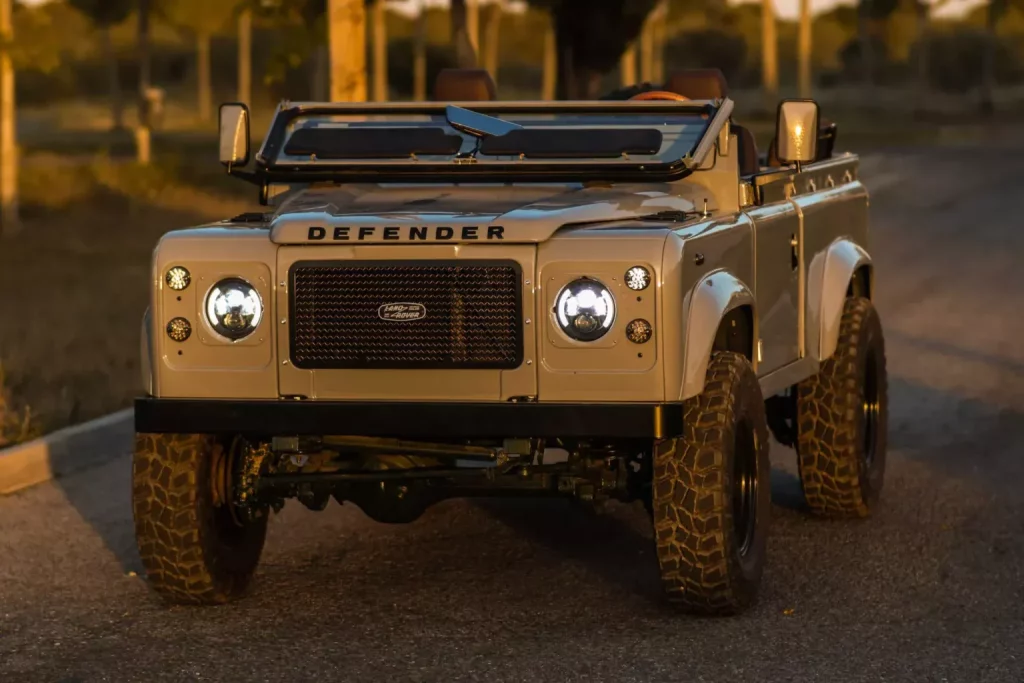Este Land Rover Defender ha recorrido media España y ahora causa furor en EE.UU. 5 Motor16 1997 Land Rover Defender Reborn 3 Motor16