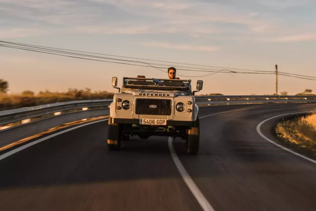 Este Land Rover Defender ha recorrido media España y ahora causa furor en EE.UU. 7 Motor16 1997 Land Rover Defender Reborn 5 Motor16