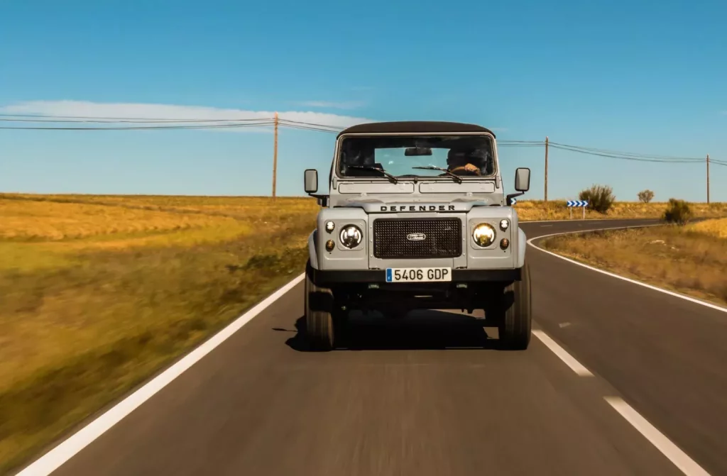 Este Land Rover Defender ha recorrido media España y ahora causa furor en EE.UU. 8 Motor16 1997 Land Rover Defender Reborn 6 Motor16