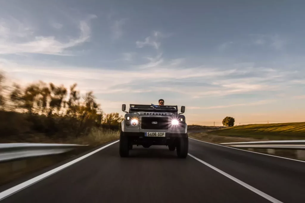 Este Land Rover Defender ha recorrido media España y ahora causa furor en EE.UU. 9 Motor16 1997 Land Rover Defender Reborn 7 Motor16