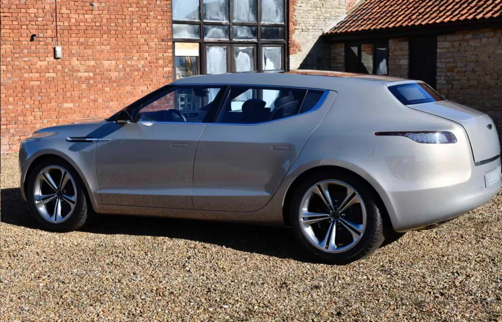 Olvida el DBX: Este es el primer SUV de Aston Martin y está buscando hogar 3 Motor16 2009 Aston Martin Lagonda SUV Concept 1 Motor16