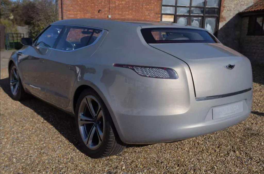 Olvida el DBX: Este es el primer SUV de Aston Martin y está buscando hogar 12 Motor16 2009 Aston Martin Lagonda SUV Concept 10 Motor16