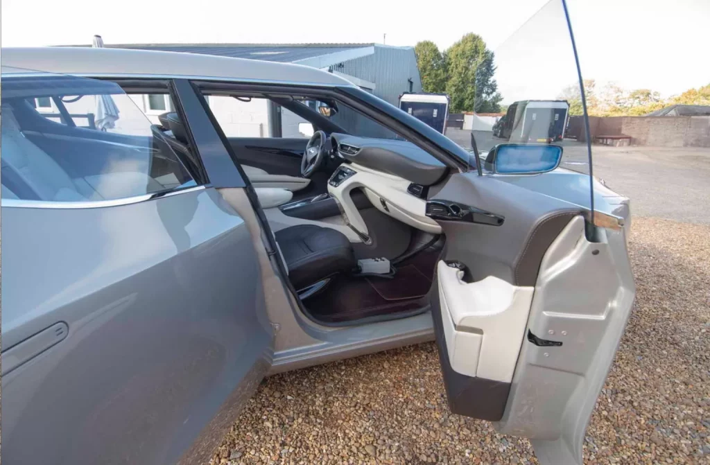 Olvida el DBX: Este es el primer SUV de Aston Martin y está buscando hogar 15 Motor16 2009 Aston Martin Lagonda SUV Concept 13 Motor16