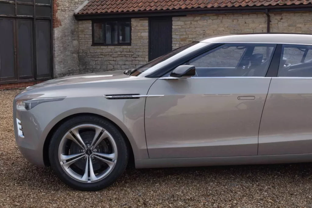 Olvida el DBX: Este es el primer SUV de Aston Martin y está buscando hogar 25 Motor16 2009 Aston Martin Lagonda SUV Concept 23 Motor16