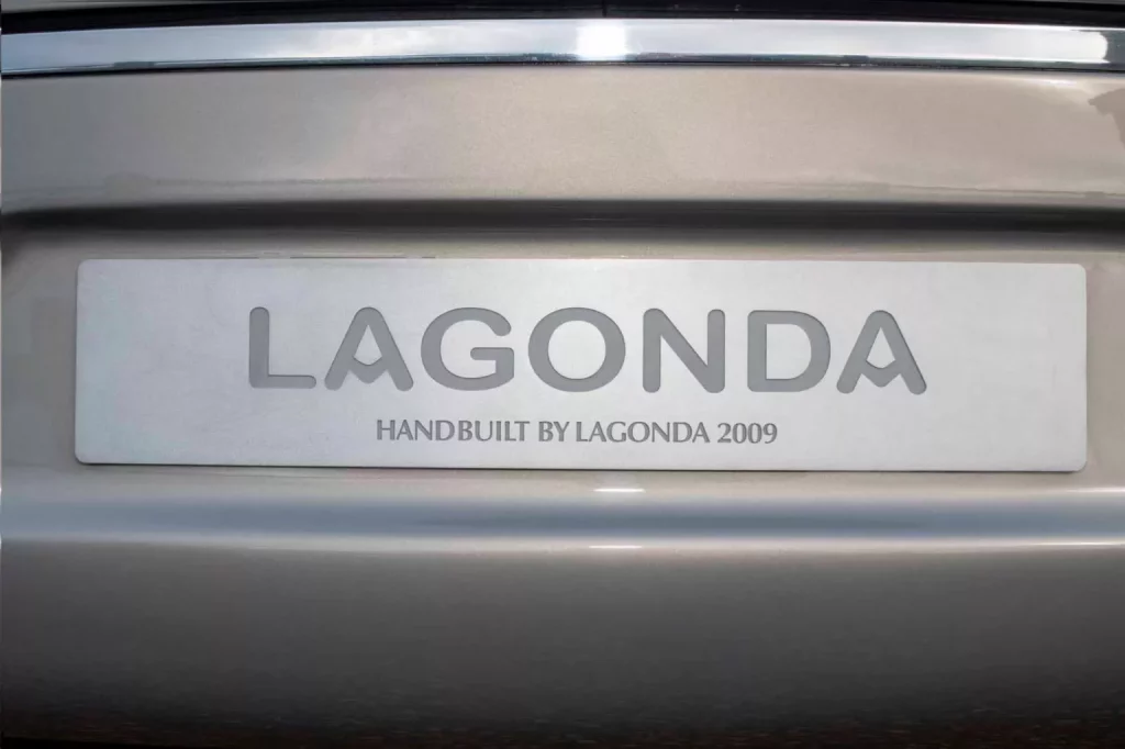 Olvida el DBX: Este es el primer SUV de Aston Martin y está buscando hogar 10 Motor16 2009 Aston Martin Lagonda SUV Concept 8 Motor16