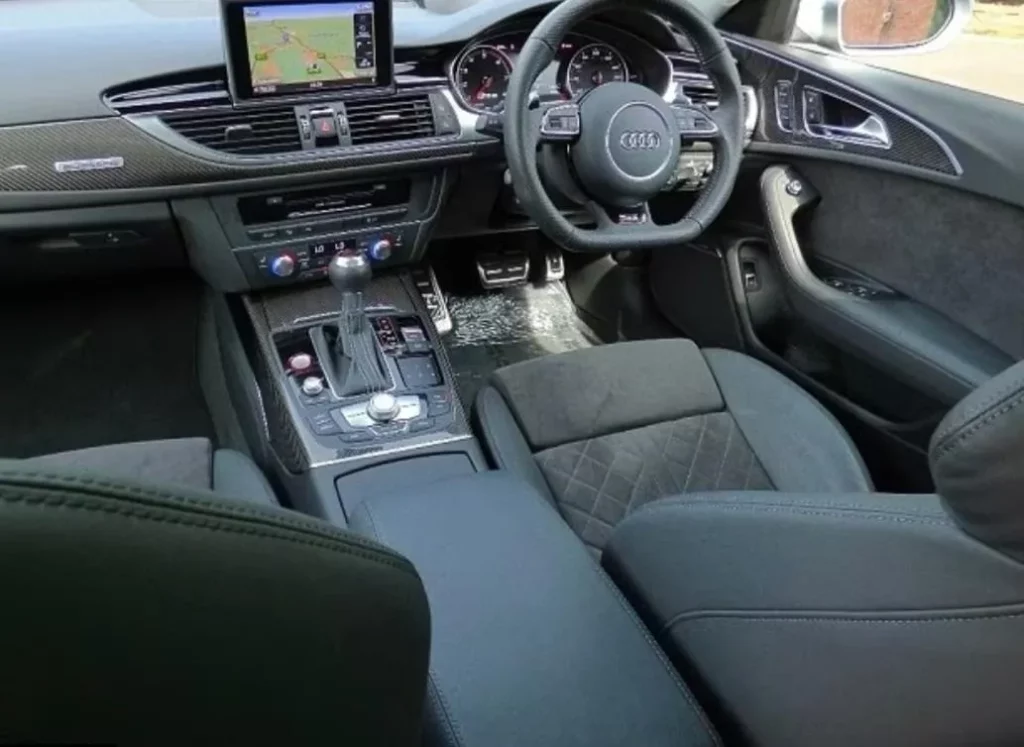 2017 Audi RS6 Avant Príncipe Harry. Imagen interior.