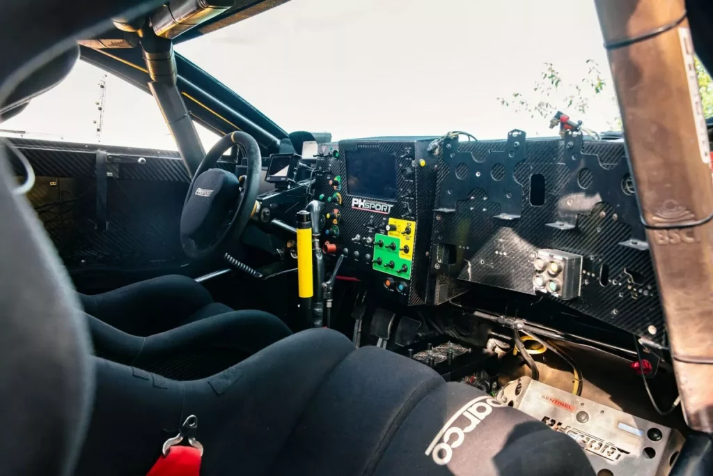 Este Peugeot 3008 DKR pilotado por Loeb y Despres está buscando hogar 2 Motor16 2017 Peugeot 3008 DKR RM Sotheby's. Imagen interior.