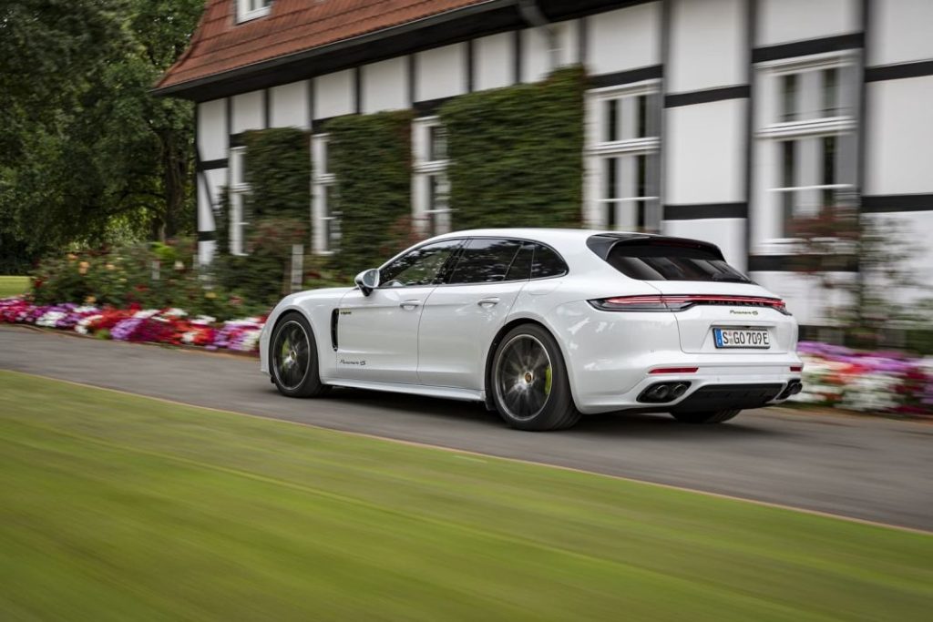 Porsche ha sacrificado la mejor versión en su nuevo Panamera 1 Motor16 2020 Porsche Panamera Sport Turismo. Imagen movimiento.