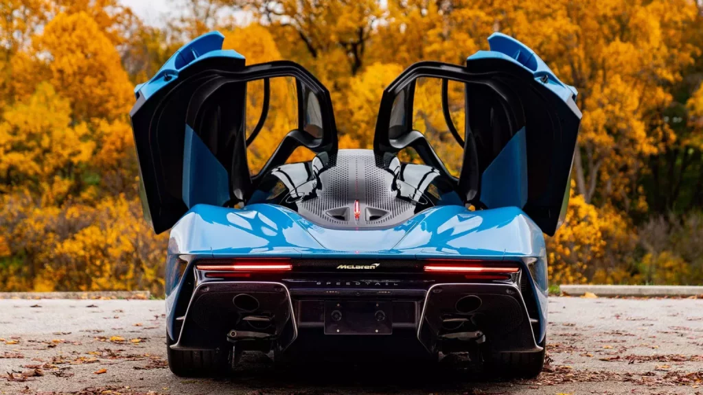 2023 McLaren Speedtail Broad Arrow. Imagen trasera.