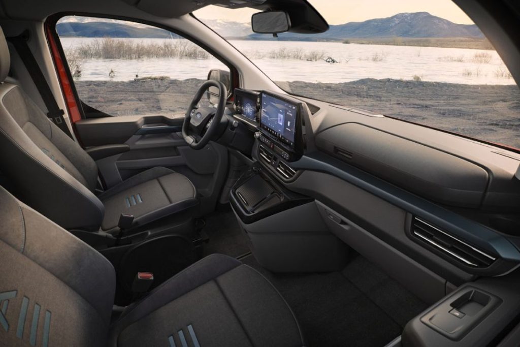2022 FORD TOURNEO ACTIVE INTERIOR 06 Motor16
