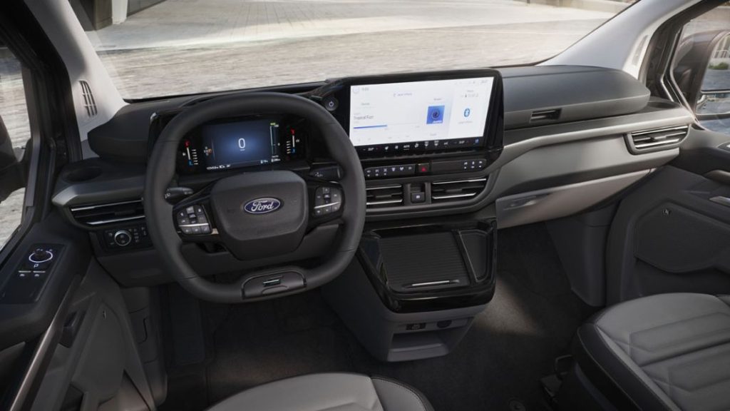 2022 FORD TOURNEO TITANIUM INTERIOR 04 Motor16