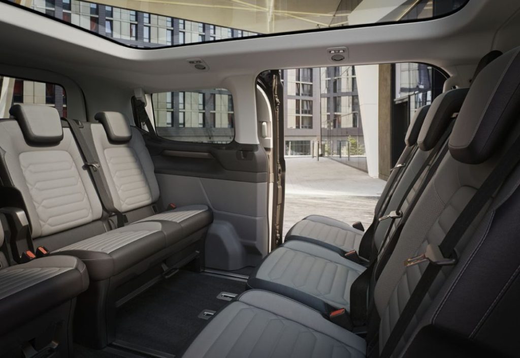 2022 FORD TOURNEO TITANIUM INTERIOR 05 Motor16