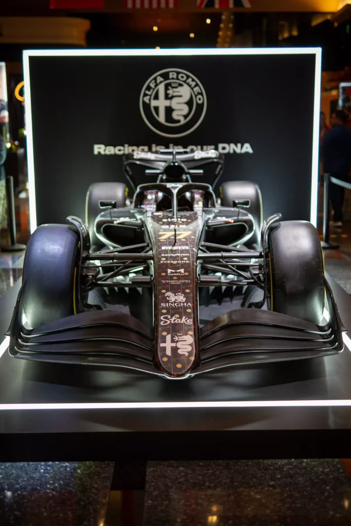 2023 Alfa Romeo F1 decoración Las Vegas. Imagen monoplaza.