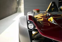 La nueva norma de la DGT que no te dejará sacar del garaje joyas como el BAC Mono o el Ferrari Daytona SP1
