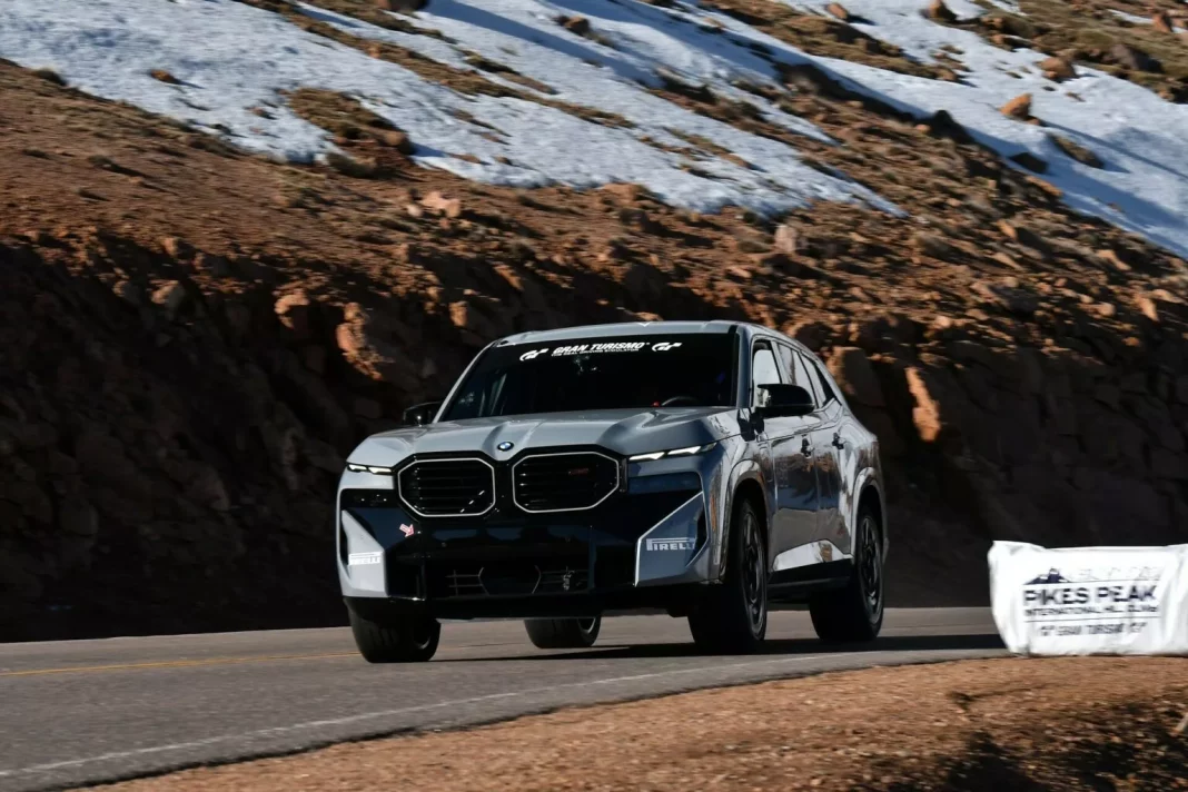 2023 BMW XM Label Red Pikes Peak Record. Imagen portada.