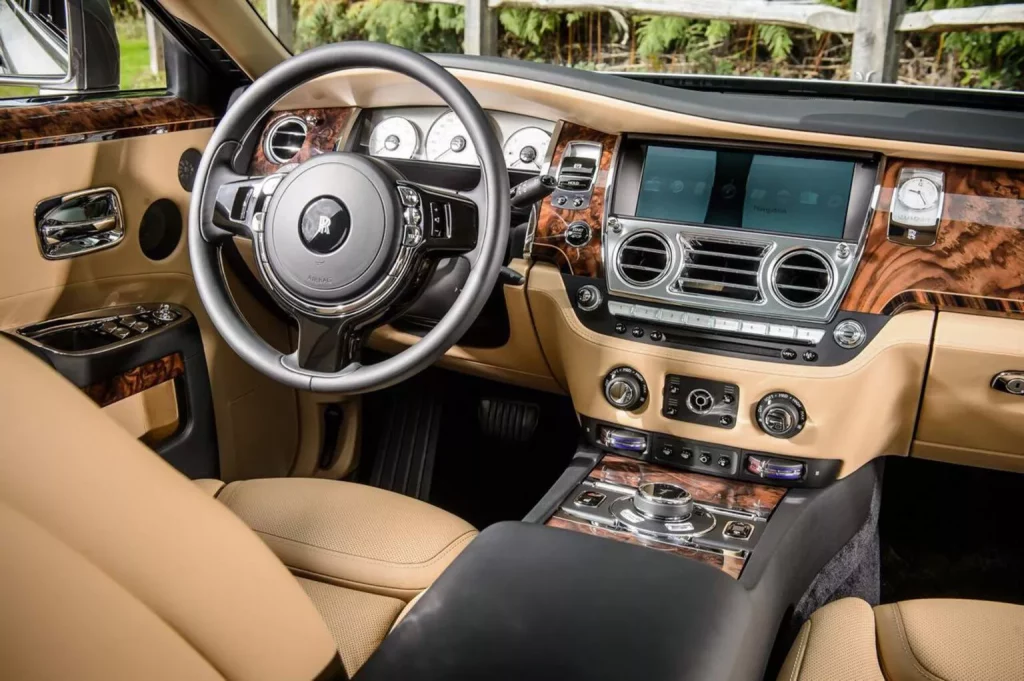 Este Rolls-Royce Ghost lo han creado para darte un capricho en tu último viaje 12 Motor16 2023 Biemme Rolls Royce Ghost Ghoset 11 Motor16