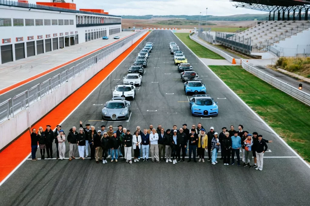 2023 Bugatti Tour 20 Motor16