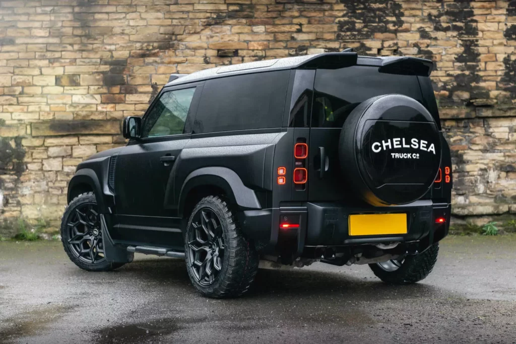Chelsea Truck vende este Land Rover Defender 90 para conducir con traje y corbata 8 Motor16 2023 Chelsea Land Rover Defender 90 Prototype X 5 Motor16