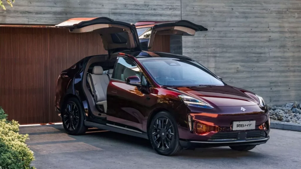 2023 GAC Aion Hyper HT. Imagen puertas.