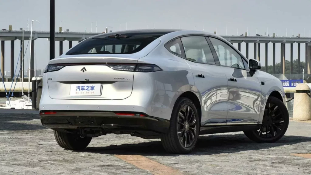 2023 GAC Aion Hyper HT. Imagen trasera.
