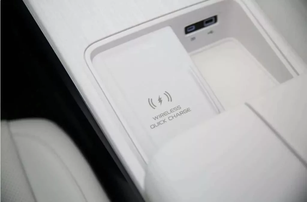 Galaxy E8: El Geely más avanzado tiene nombre de smartphone 7 Motor16 2023 Geely Galaxy E8 3 Motor16
