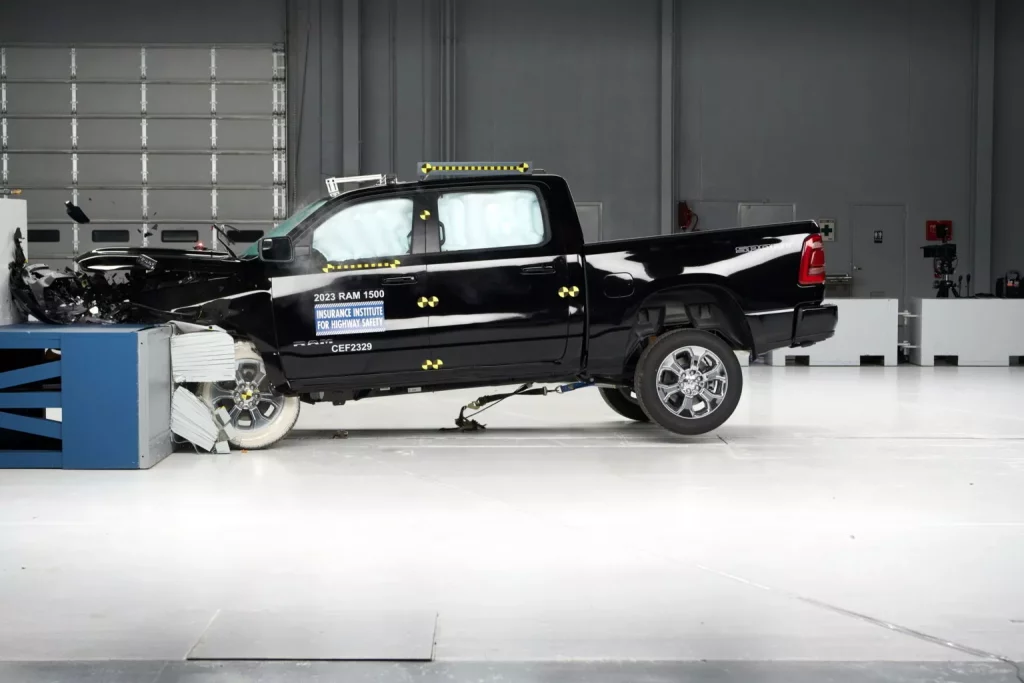 2023 IIHS Pickup Crash Test 2 Motor16